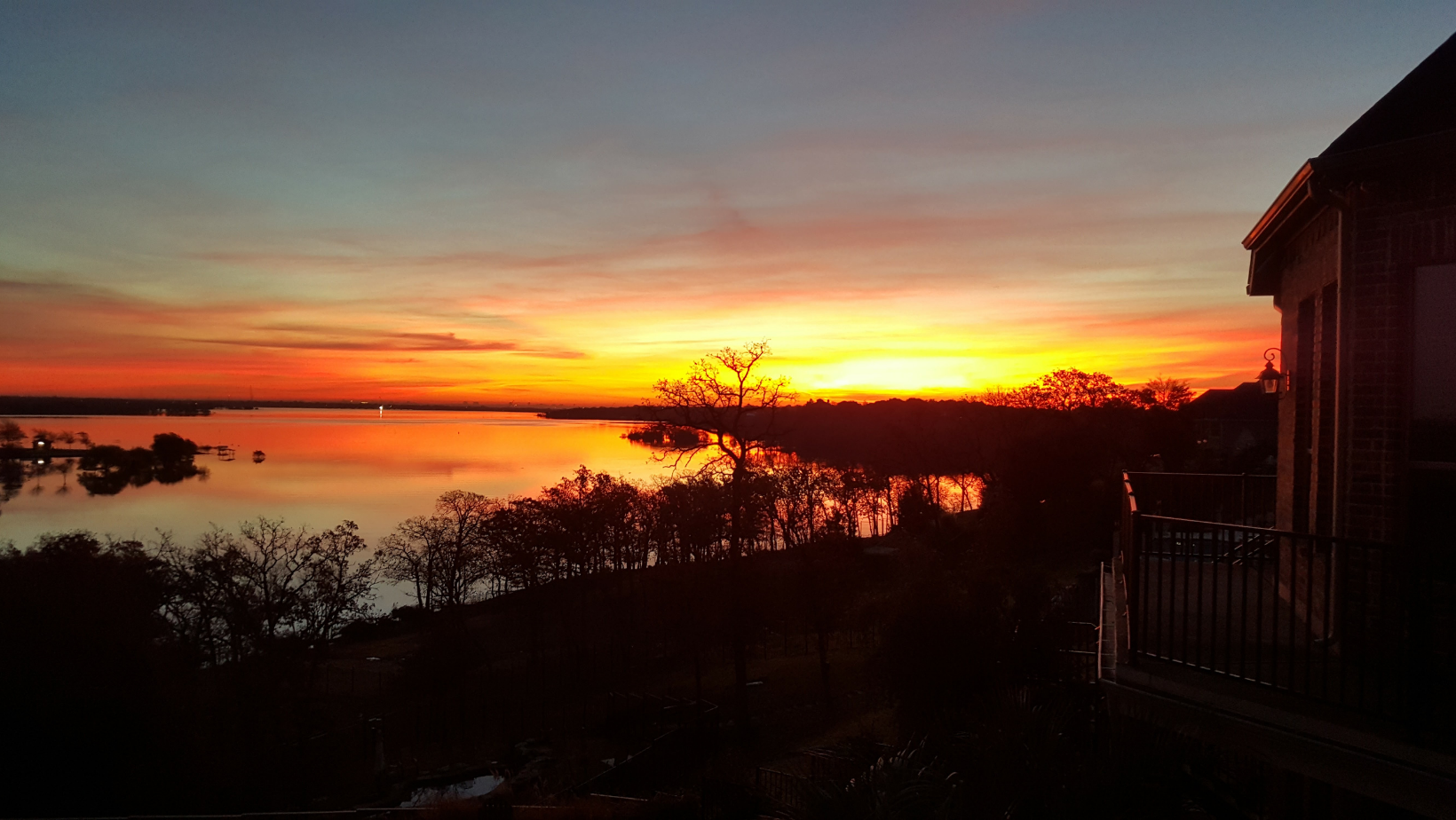 lewisville-texas-lake-home-sunset